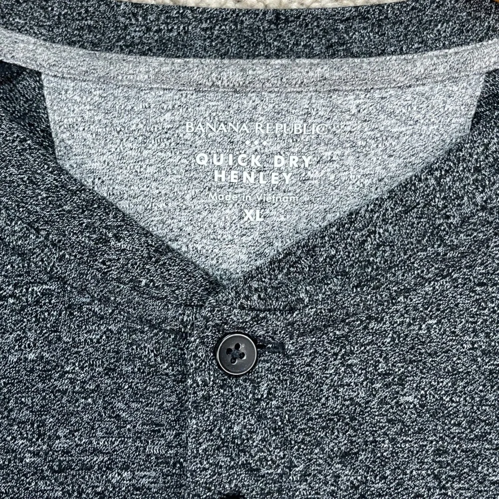 Banana Republic Mens XL Charcoal Gray Heathered Long Sleeve Quick Dry Henley EUC